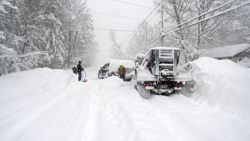 Buffalo snow: Historic storm slams western New York with nearly 6 feet of snow
