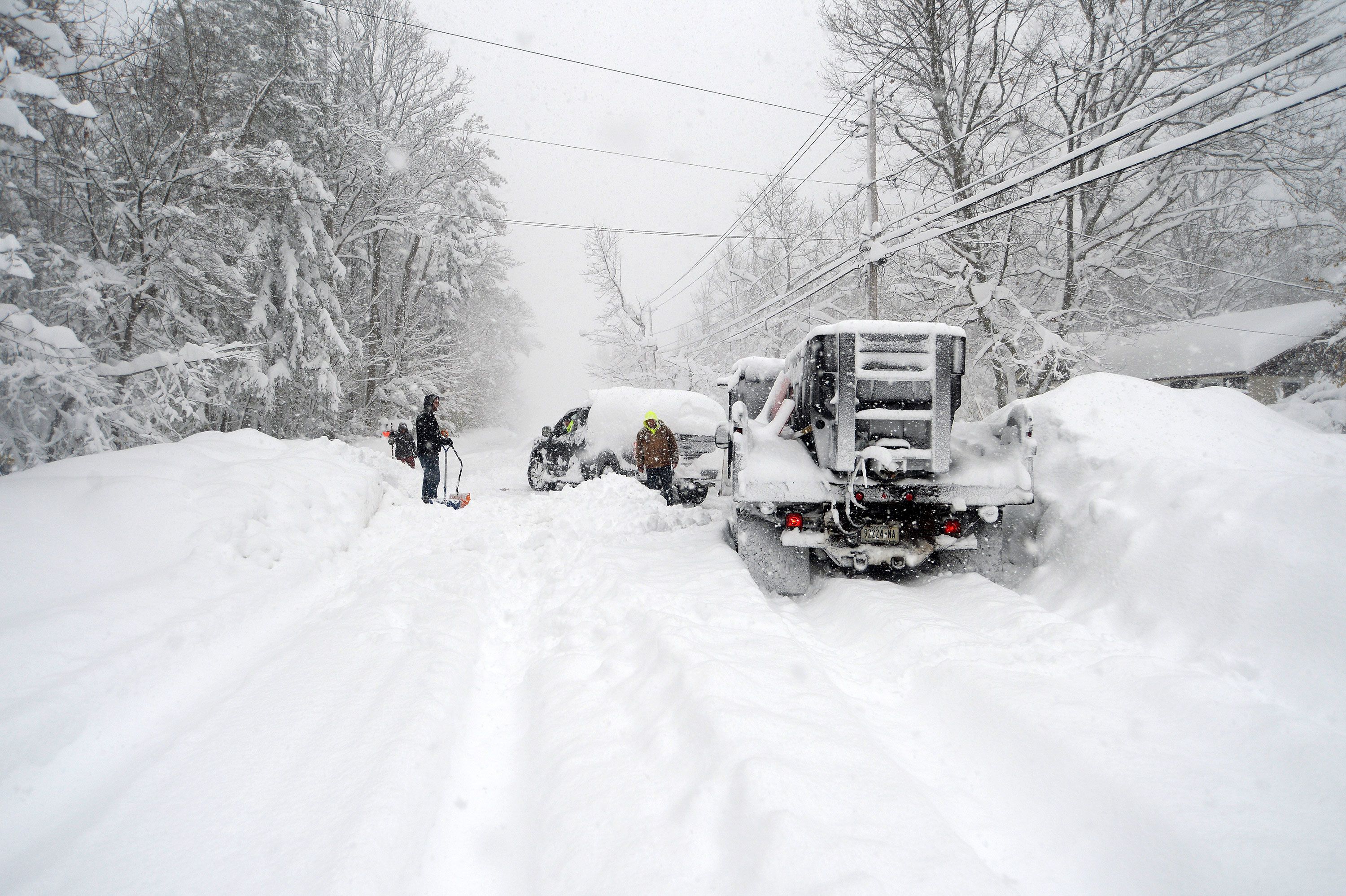Snowfall tops 6 feet in western New York, triggering road closures