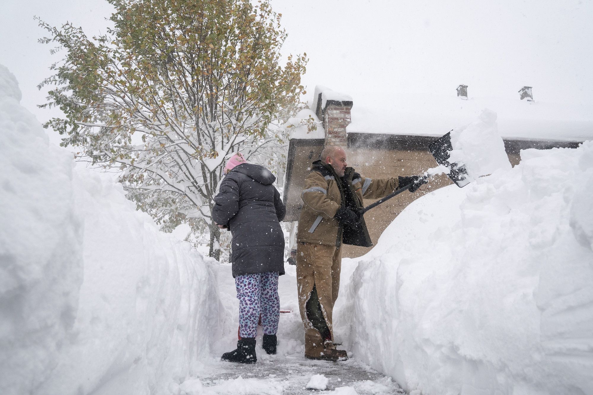 PHOTOS: Record snowstorm buries parts of upstate New York under 6 feet of  snow