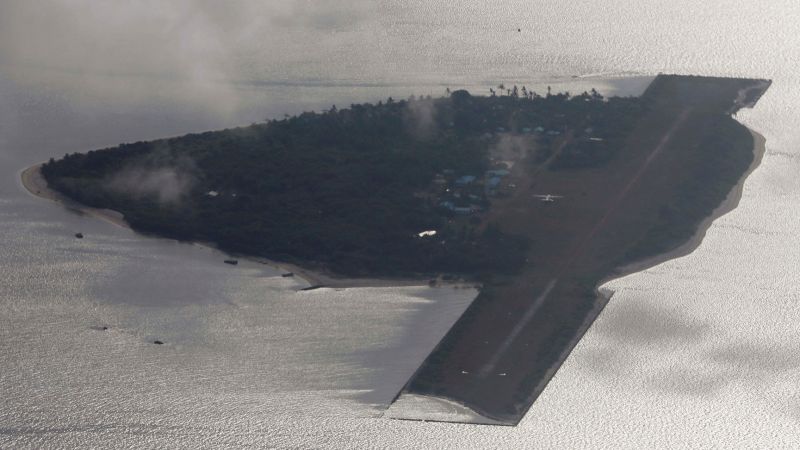 Filipinas y China se enfrentan por la recuperación de restos de cohetes chinos que flotan en el disputado Mar de China Meridional