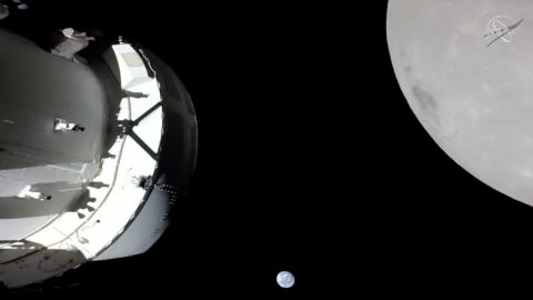 Artemis 1 mission: NASA's Orion spacecraft makes its closest approach to the  moon | CNN