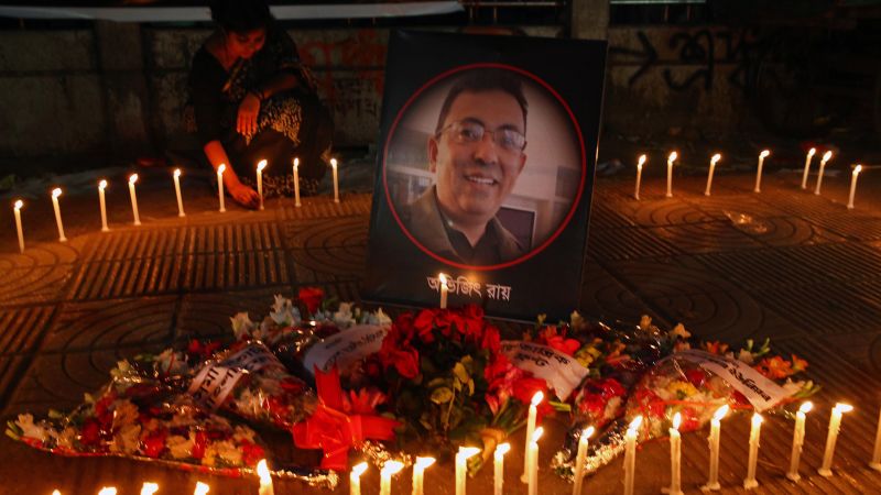 Avijit Roy: Killers of US blogger escape from Bangladesh court on motorbikes