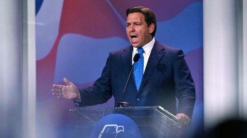 While DeSantis excites crowds on stage, he's avoiding the gladhanding that  wins over donors | CNN Politics