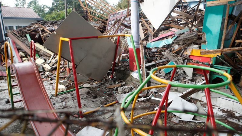 인도네시아 지진: 서부 자바에서 5.6 규모의 지진으로 수십 명이 사망하면서 수색이 진행 중입니다.