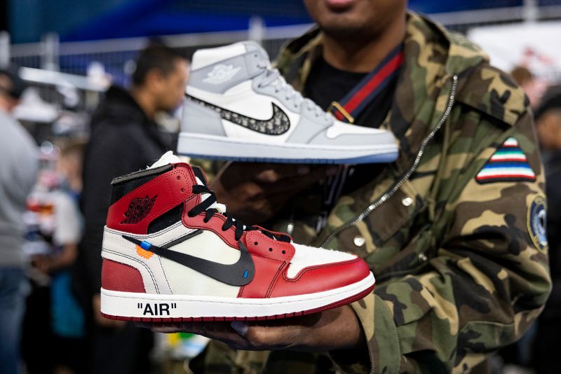 Jordan 1 store sports illustrated footlocker