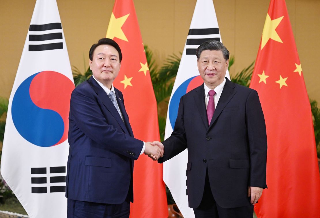 Chinese President Xi Jinping met with South Korean President Yoon Suk-yeol in Bali, Indonesia, November 15, 2022.