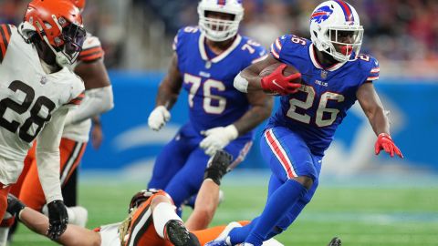 Devin Singletary of the Buffalo Bills runs the ball during the fourth quarter against the Cleveland Browns at Ford Field on November 20 in Detroit. 