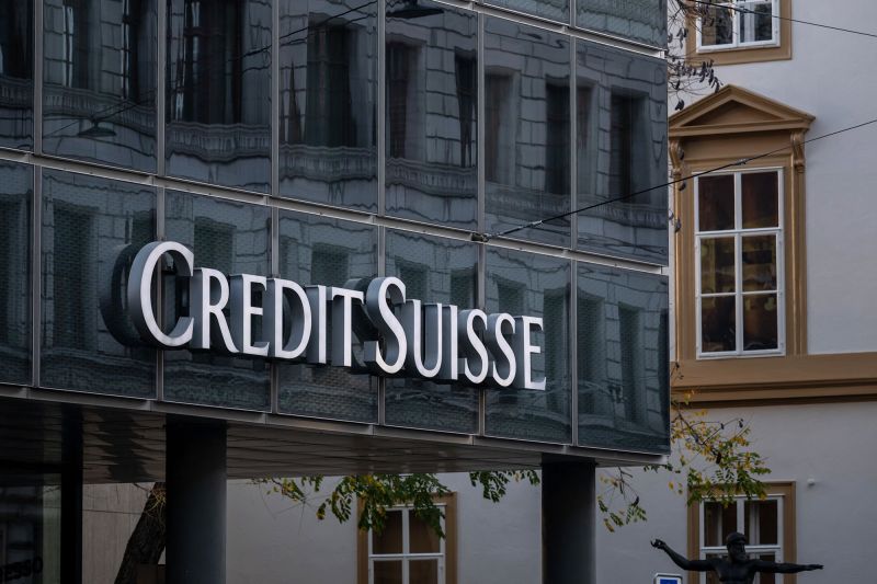 Credit Suisse warns of $1.6 billion loss as rich clients leave