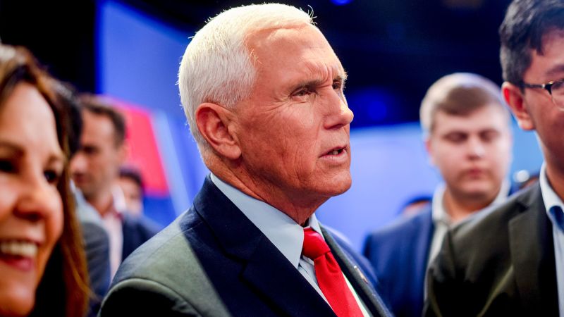 Pence sagt, Trump sei „falsch“, mit Holocaustleugnern zu Abend zu essen