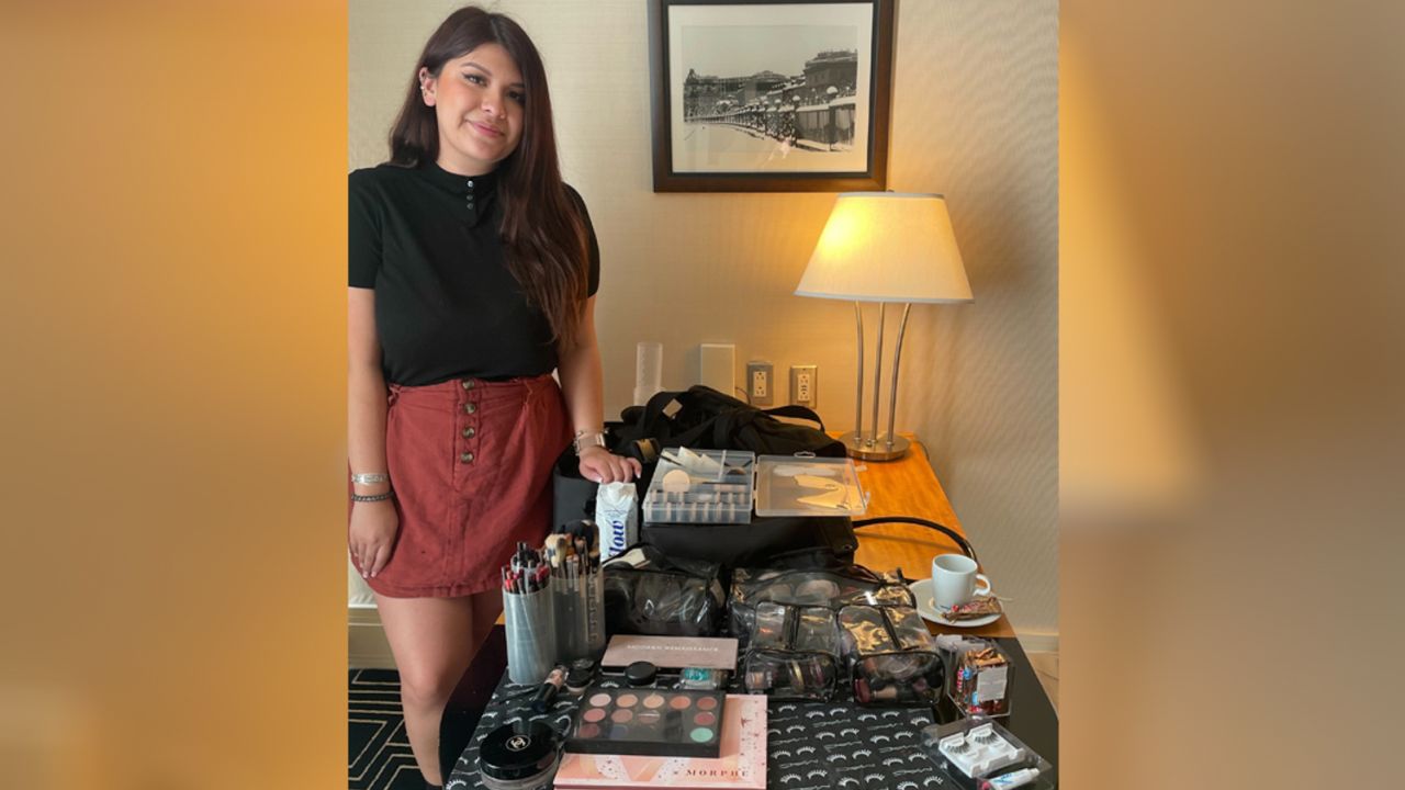 Here's Azalia in Hana Sofia's hotel room with her make-up kit.