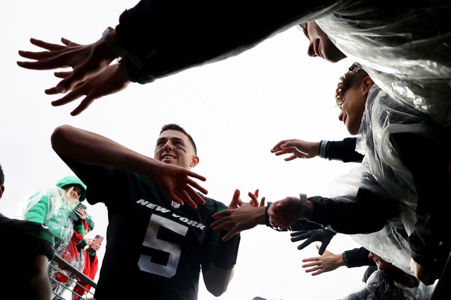 New York Jets QB Mike White celebrates after beating the Chicago Bears 31-10 at MetLife Stadium on November 27. White had a monster afternoon, throwing for 315 yards and three touchdowns.