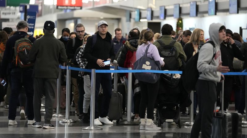 Sunday was the busiest day at US airports since before the pandemic Sunday was the busiest day at US airports since before the pandemic