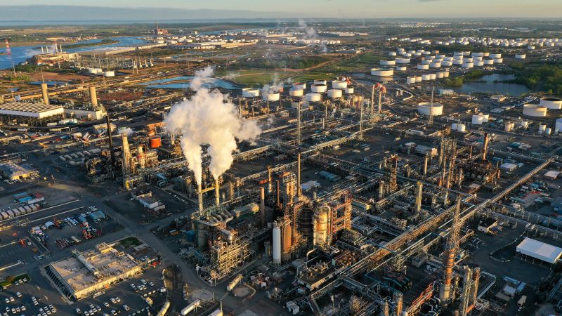 US oil prices hit lowest level in nearly a year. Gas is down 6% in a month