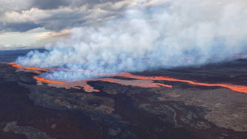Hawaii’s Mauna Loa is erupting for the first time since 1984 | CNN