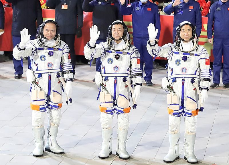 China Launches 3 Astronauts To New Space Station | CNN