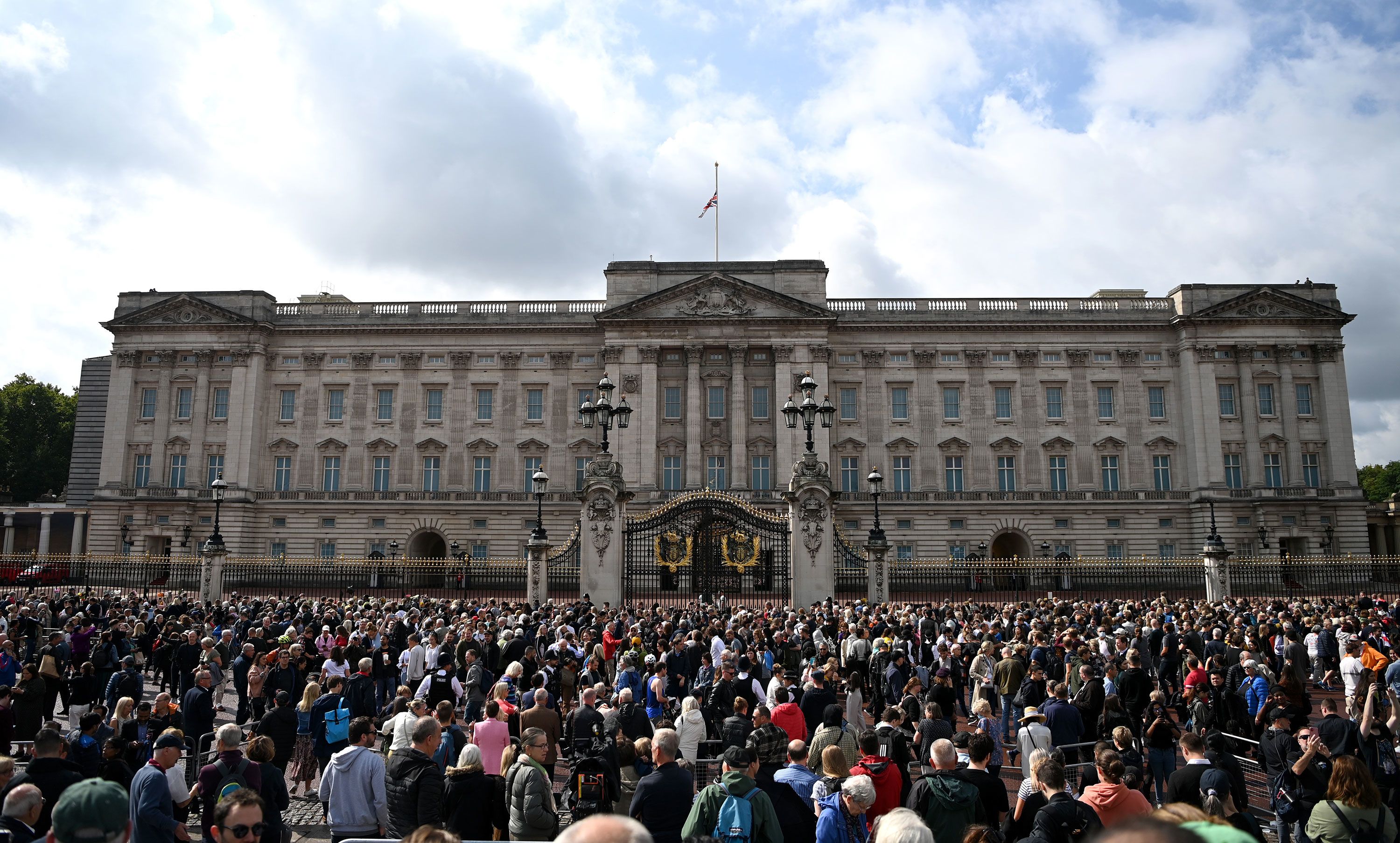 Alan Cumming Surprised by Worldwide Reaction to Returning OBE