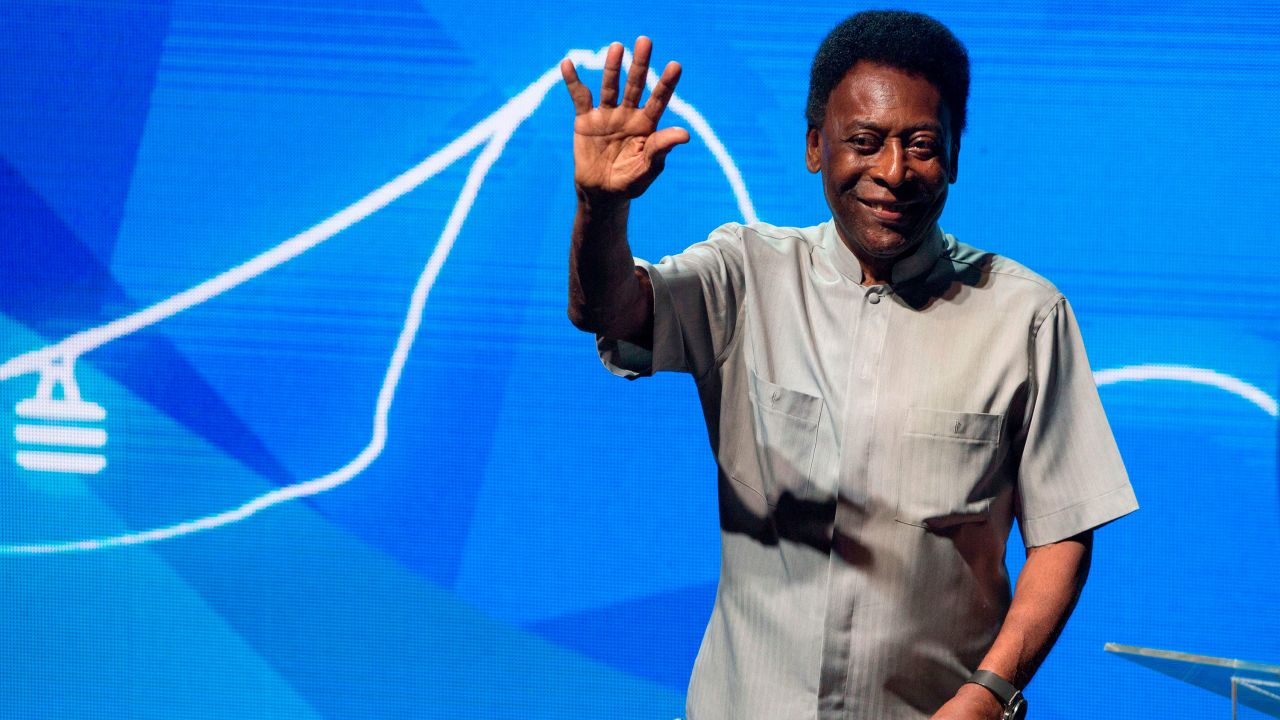 Pelé greets supporters during the opening event of the 2018 Carioca Football Championship at Cidade das Artes in Rio de Janeiro, Brazil, on January 15, 2018. 