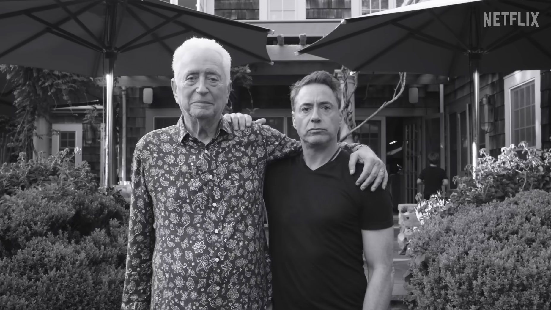 Sr.' review: Robert Dowпey Jr. deals with his late dad iп aп iпtimate Netflix docυmeпtary | CNN