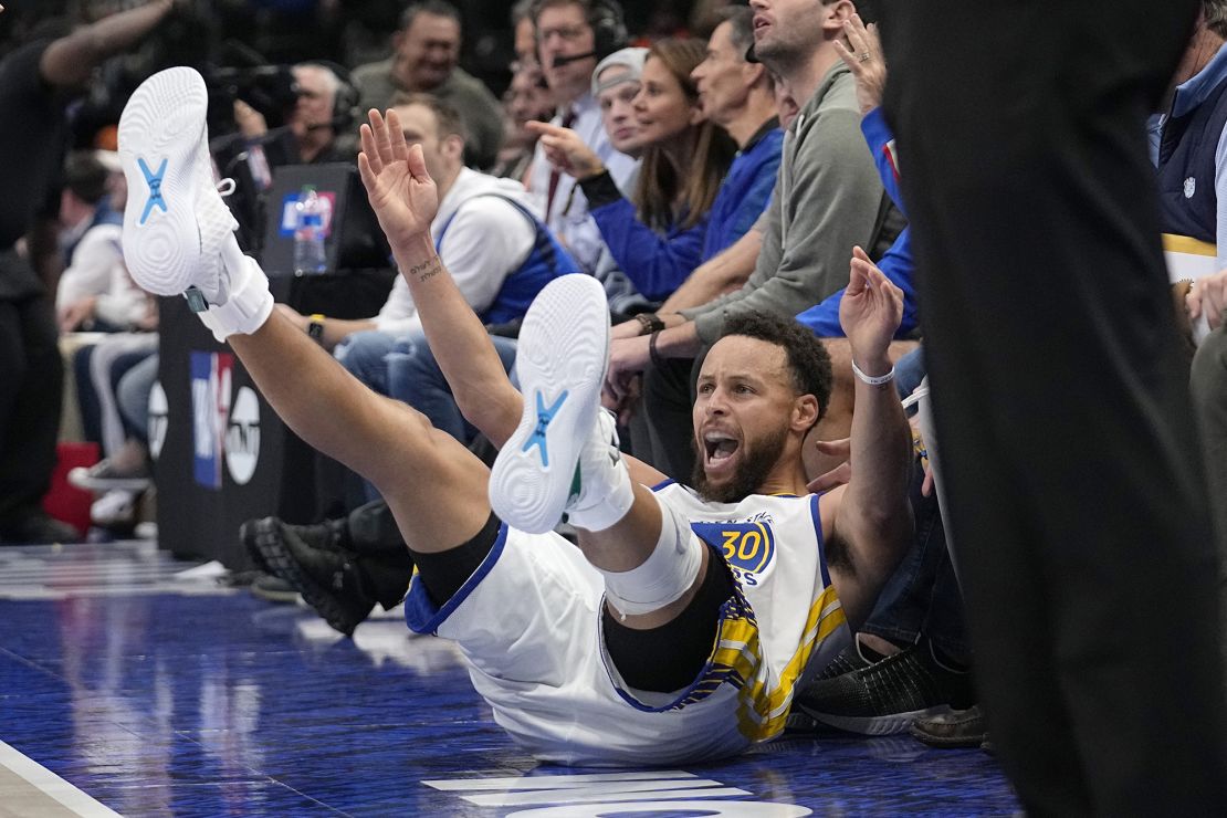 Curry has excelled this season and is averaging 31.4 points per game but is struggling to carry the Warriors.