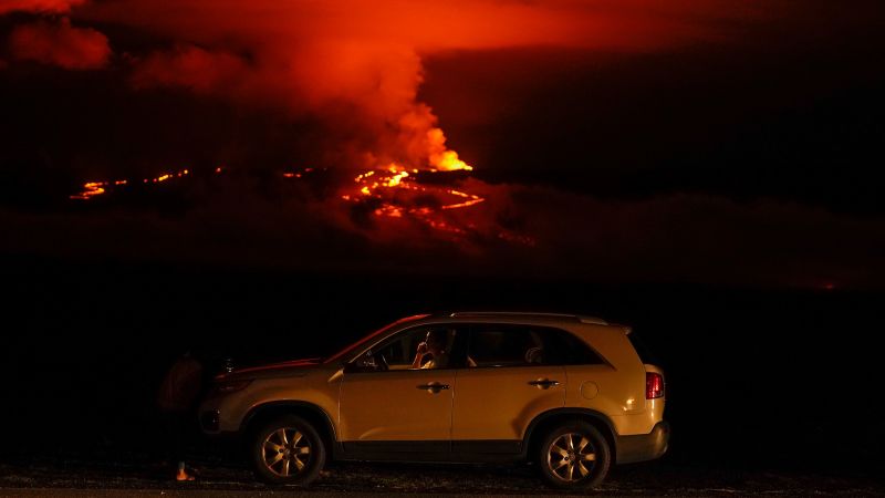 As officials urge spectators to be cautious of lava bursting from Hawaii’s Mauna Loa, they’ve also developed a safe way to see it | CNN