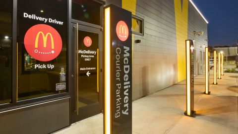The new concept location has parking and a dedicated pickup room for delivery couriers. 
