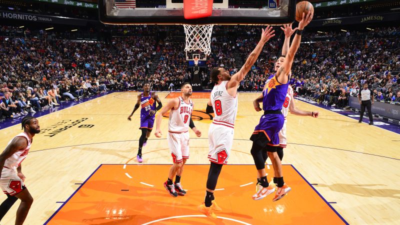 Devin Booker goes for 51 in three quarters as the Phoenix Suns cruise to 132-113 win over the Chicago Bulls | CNN