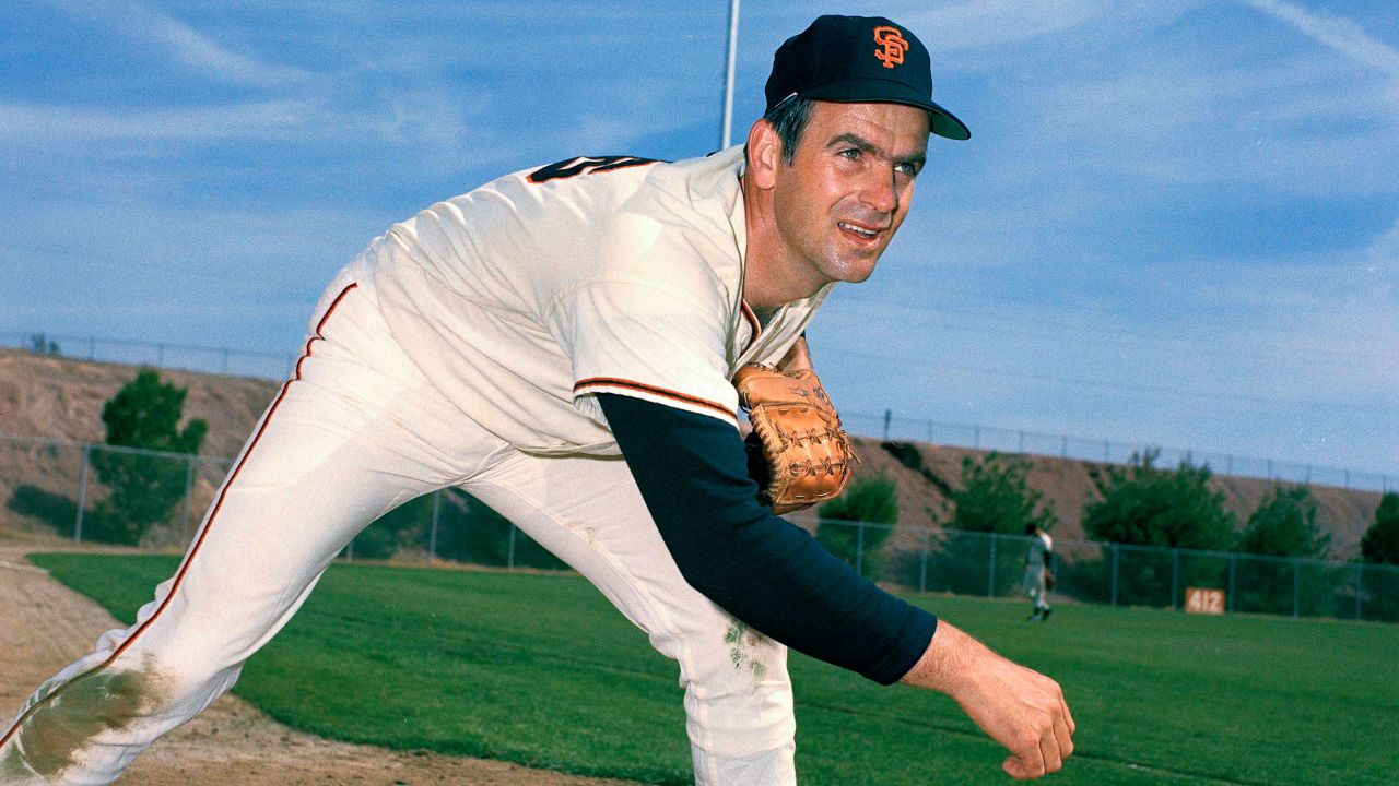 Gaylord Perry, two-time Cy Young winner, dies at 84