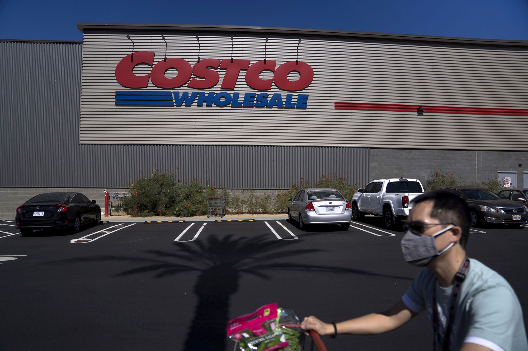 Costco operations chief Vachris to become CEO as Jelinek exits