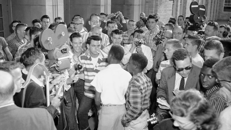 LeBron James: A photograph of Dallas Cowboys proprietor Jerry Jones attending a racial desegregation protest in 1957 has NBA star asking questions of media’s dealing with of race points | CNN