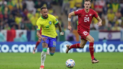 內馬爾在巴西對陣塞爾維亞的 G 組首場比賽中腳踝受傷。