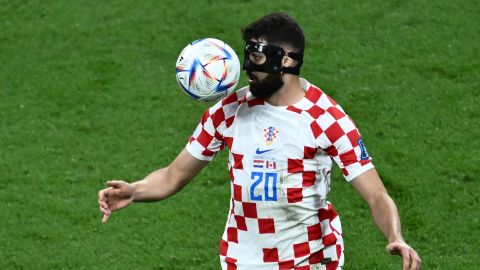 Gvardiol looks at the ball during Croatia's game against Canada at the 2022 World Cup.