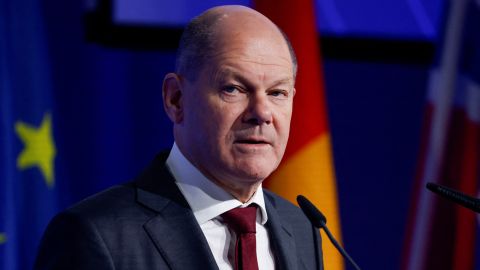 Até agora, o chanceler alemão Olaf Scholz resistiu à pressão para enviar tanques alemães para a Ucrânia.