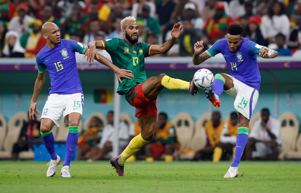 Cameroon's Eric Maxim Choupo-Moting tries to bring the ball down between Fabinho and Éder Militão.
