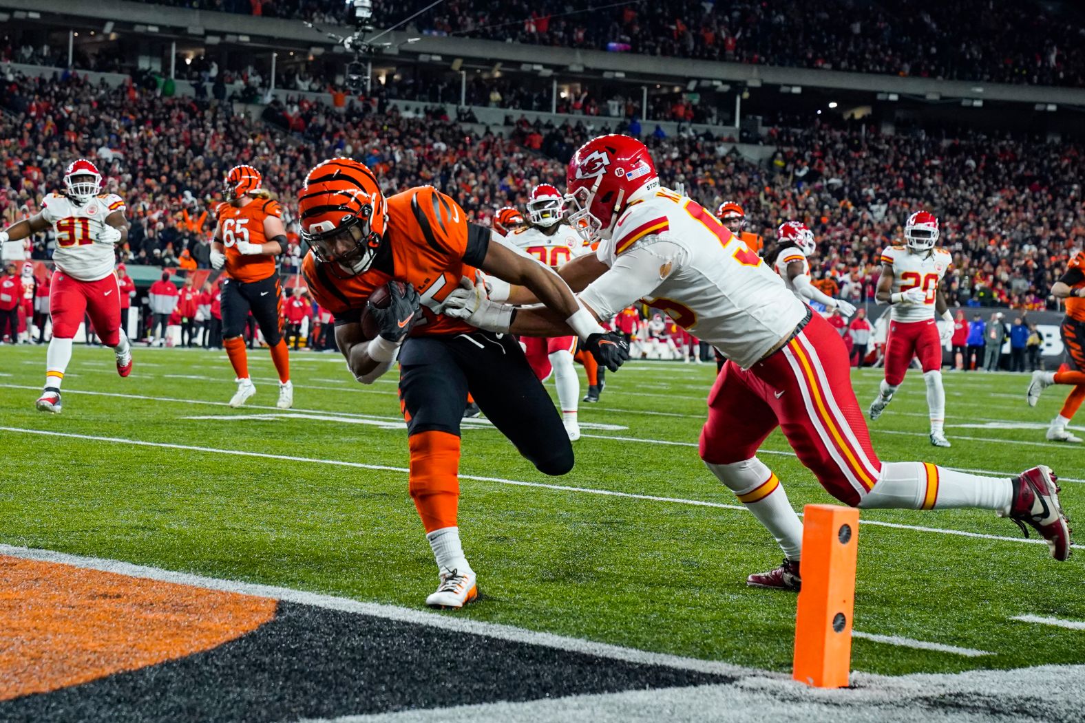 Cincinnati Bengals running back Chris Evans runs in for a touchdown past Kansas City Chiefs defensive end George Karlaftis in the second half. Behind two touchdown passes from Bengals quarterback Joe Burrow, Cincinnati beat the Chiefs 27-24.