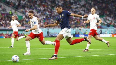 Mbappé runs wiht the ball against Poland. 