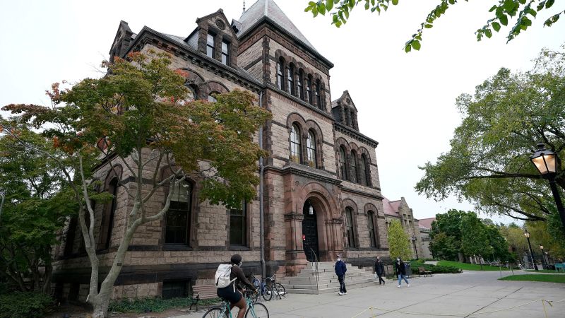 Brown University nejprve zakazuje třídní diskriminaci napříč kampusem v Ivy League