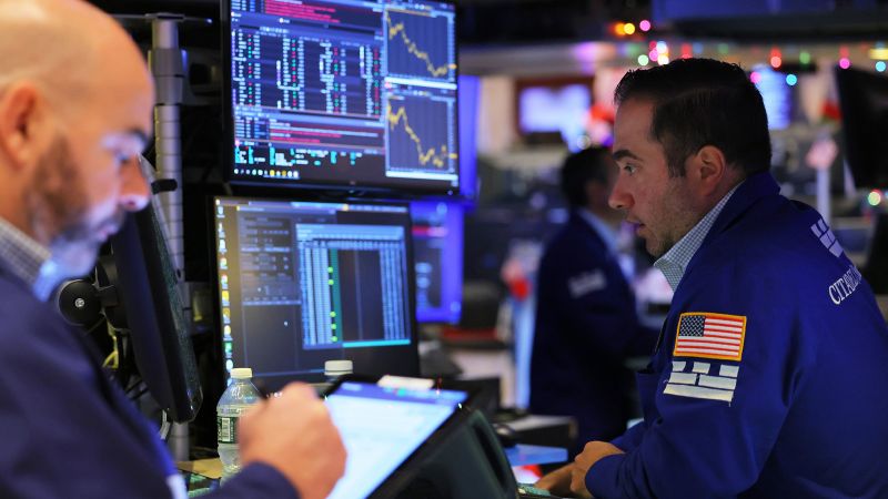 Read more about the article Stocks sink again as CEOs sound alarm bells about economy – CNN