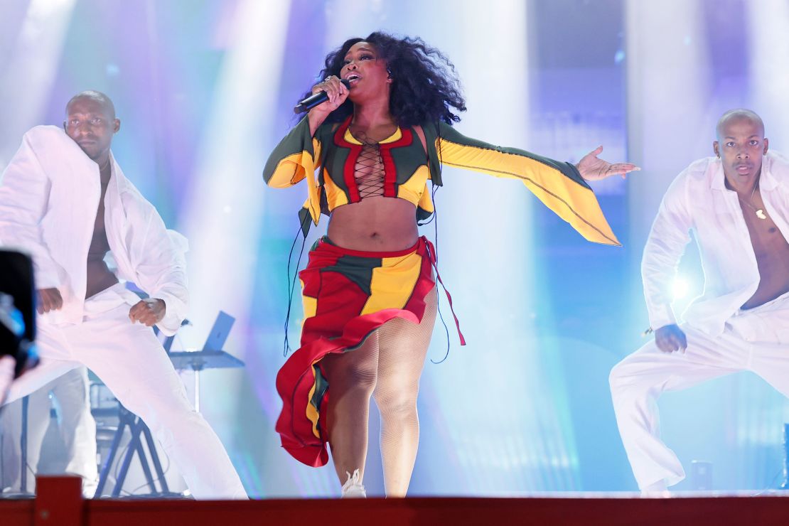 ACCRA, GHANA - SEPTEMBER 24: Sza performs on stage during Global Citizen Festival 2022: Accra on September 24, 2022 in Accra, Ghana.  (Photo by Jamal Countess/Getty Images for Global Citizen)