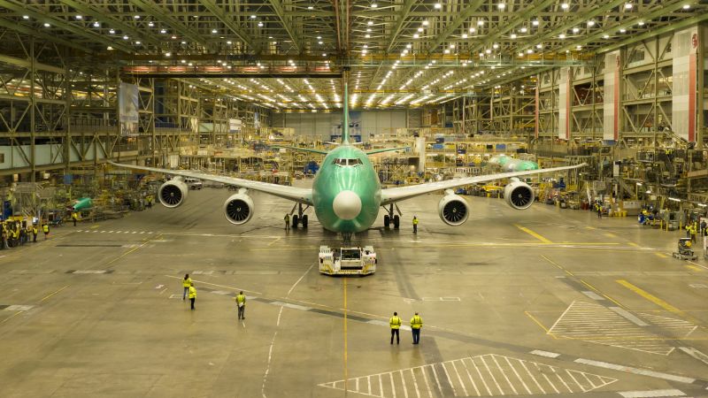 Chiếc 747 khổng lồ cuối cùng lăn bánh khỏi dây chuyền lắp ráp của Boeing