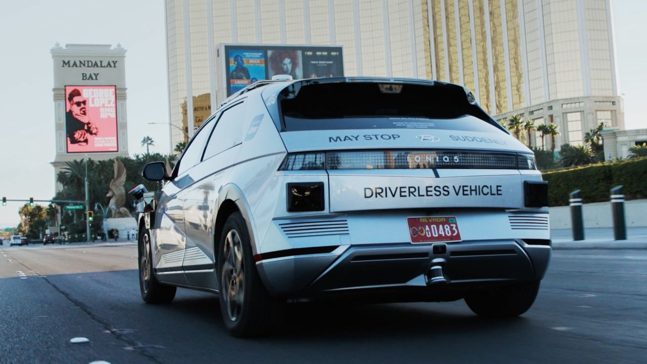 U.S. ride-hailing firm Uber Technologies Inc (UBER.N) and driverless tech-maker Motional said on Wednesday they launched their public robotaxi service in Las Vegas.