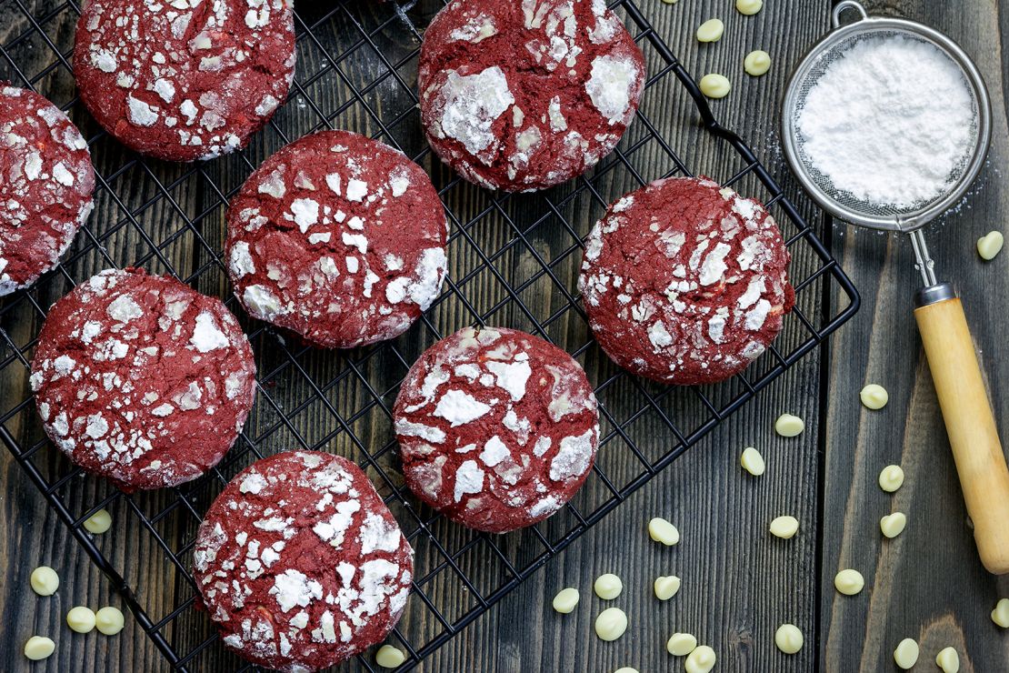 More complex recipes such as red velvet crackle cookies require the dough to be chilled before rolling.