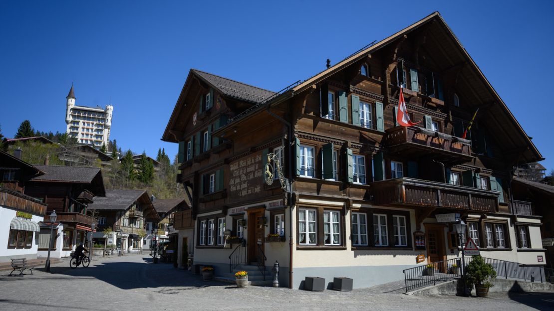 The town of Gstaad lies on the GPX's routes.