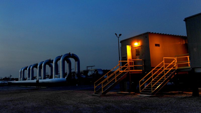 The Keystone Pipeline is closed after an oil leak, stopping the flow of 600,000 barrels a day The Keystone Pipeline is closed after an oil leak, stopping the flow of 600,000 barrels a day