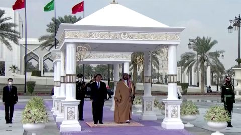 President Xi received a warm welcome with ceremonies in Saudi Arabia on Thursday.