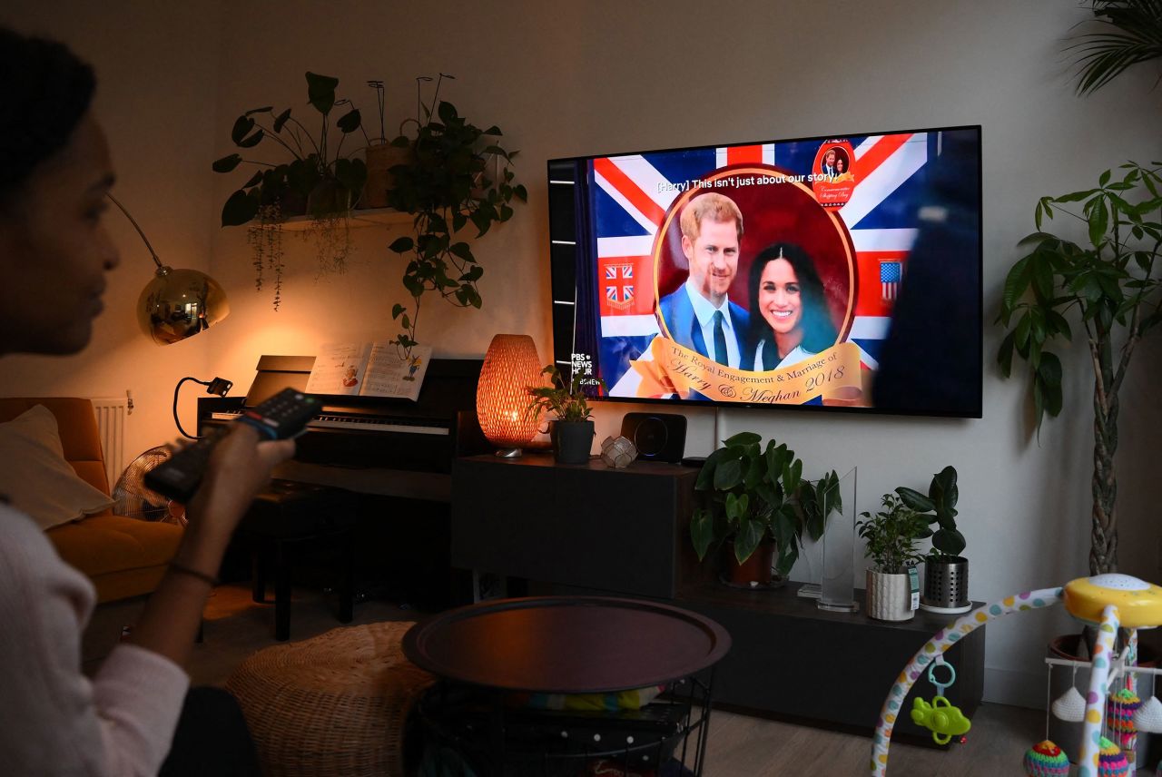 A woman in London watches an episode of the newly released Netflix documentary series "Harry and Meghan" on Thursday, December 8. The first three episodes of <a href="https://www.cnn.com/2022/12/08/uk/harry-meghan-netflix-takeaways-scli-intl/index.html" target="_blank">the series</a>, which is about Britain's Prince Harry and his wife Meghan, Duchess of Sussex, were released on Thursday.