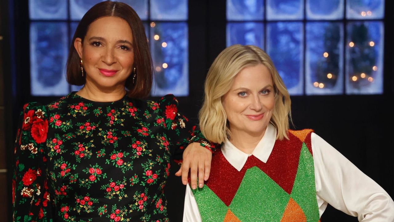 Maya Rudolph and Amy Poehler in a promotional photo for season 2 of "Baking It."