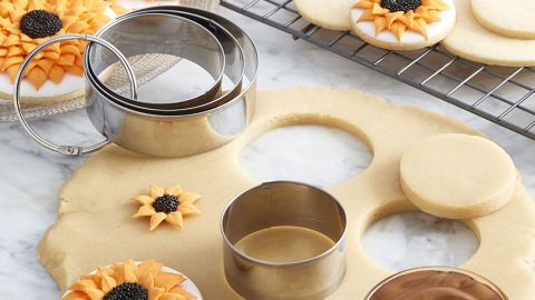 chicago metallic set of 4 round cookie cutters_inline_cnnu