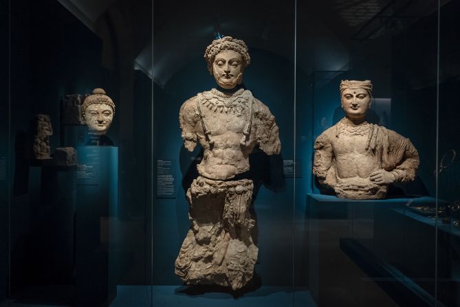 "The Splendours of Uzbekistan's Oases,", a new exhibition at the Louvre in Paris, illustrates the history of Uzbekistan through more than 170 works of art.