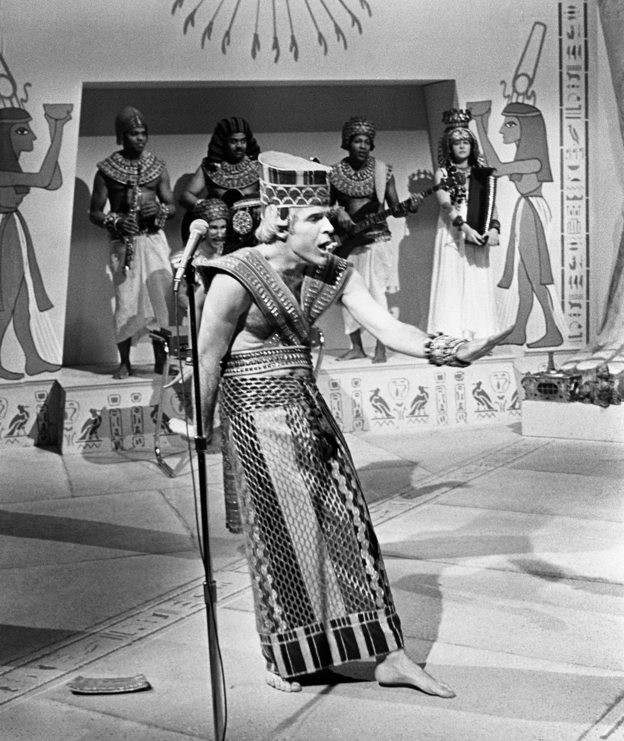 Martin sings during a King Tut skit in April 1978.