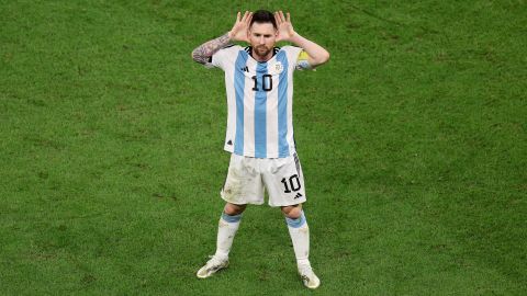 Lionel Messi célèbre après avoir marqué contre les Pays-Bas.
